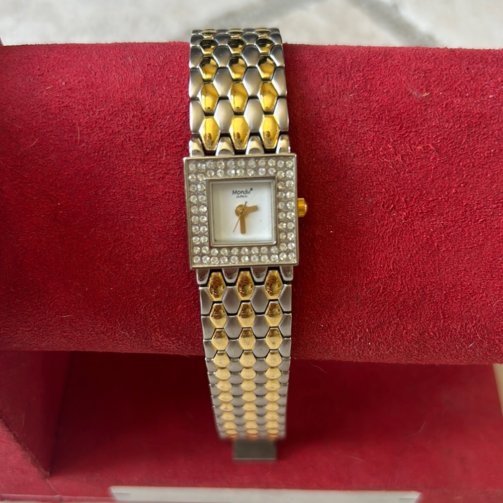 Mondu women Quartz Watch